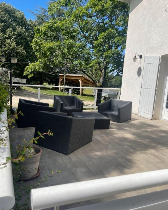 Domaine Des Peyries - Chambres Et Table D'Hotes Saint-Barthelemy-d'Agenais Zewnętrze zdjęcie